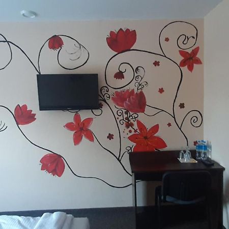 Hotelik Sj Łódź Buitenkant foto