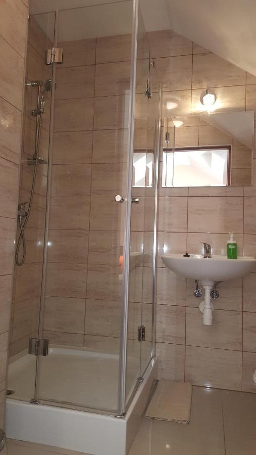 Hotelik Sj Łódź Buitenkant foto