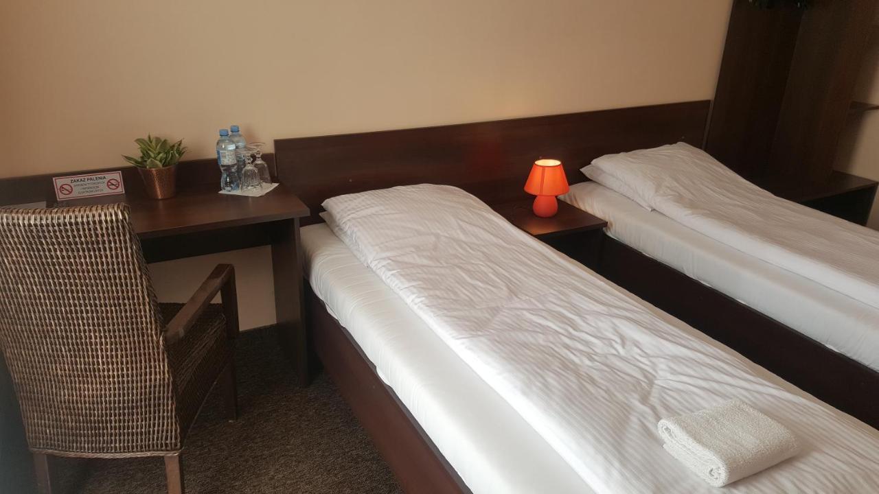 Hotelik Sj Łódź Buitenkant foto