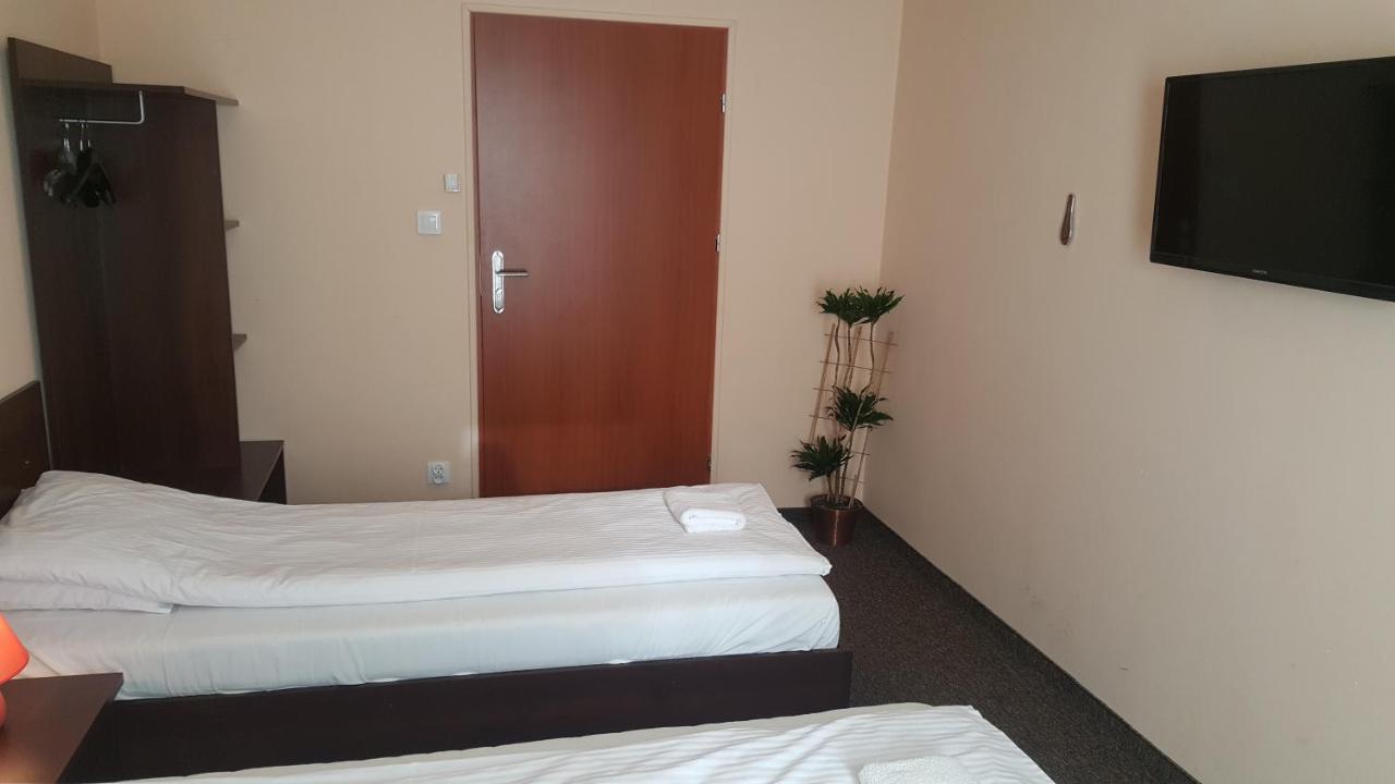 Hotelik Sj Łódź Buitenkant foto