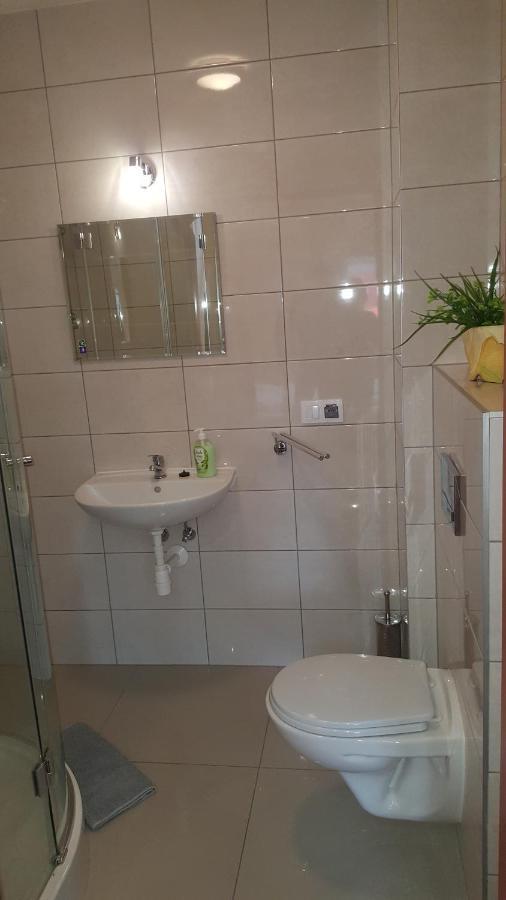 Hotelik Sj Łódź Buitenkant foto