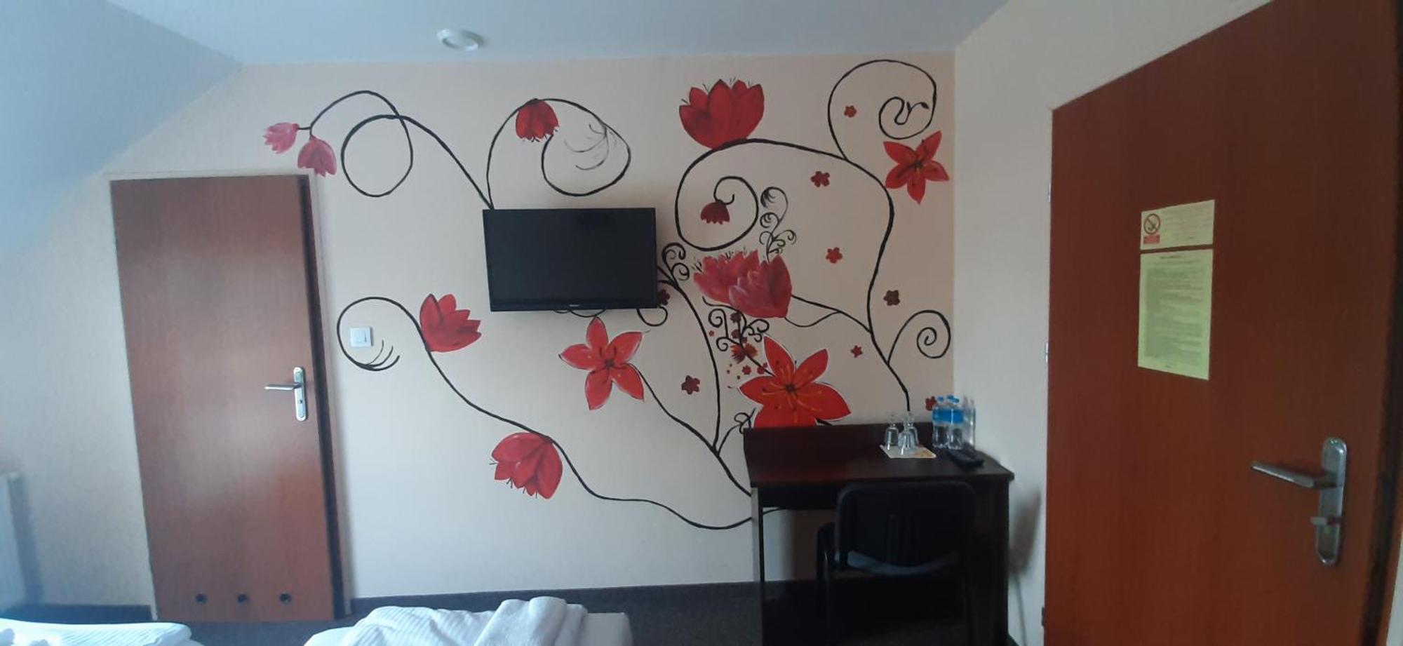 Hotelik Sj Łódź Buitenkant foto