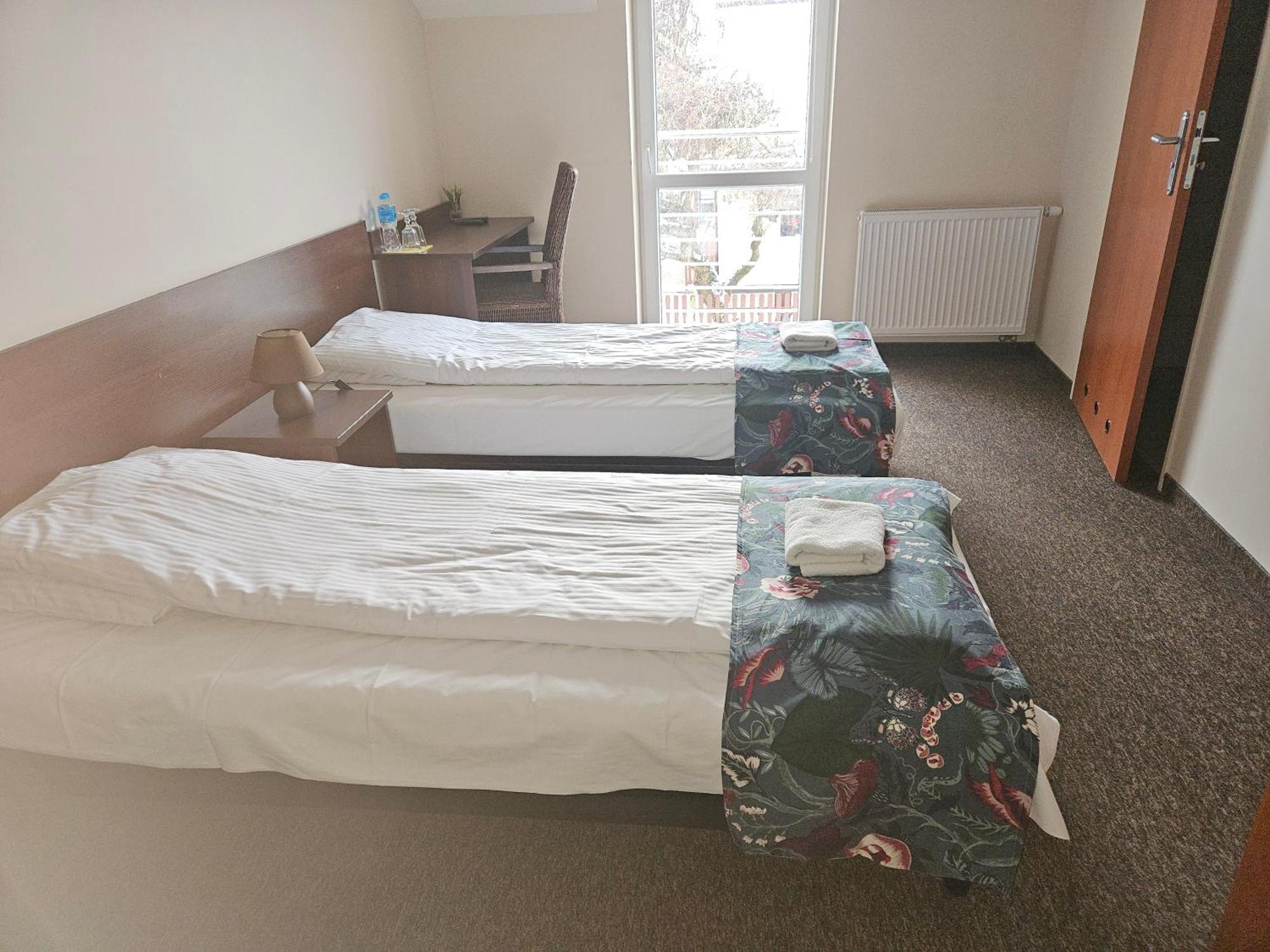 Hotelik Sj Łódź Buitenkant foto