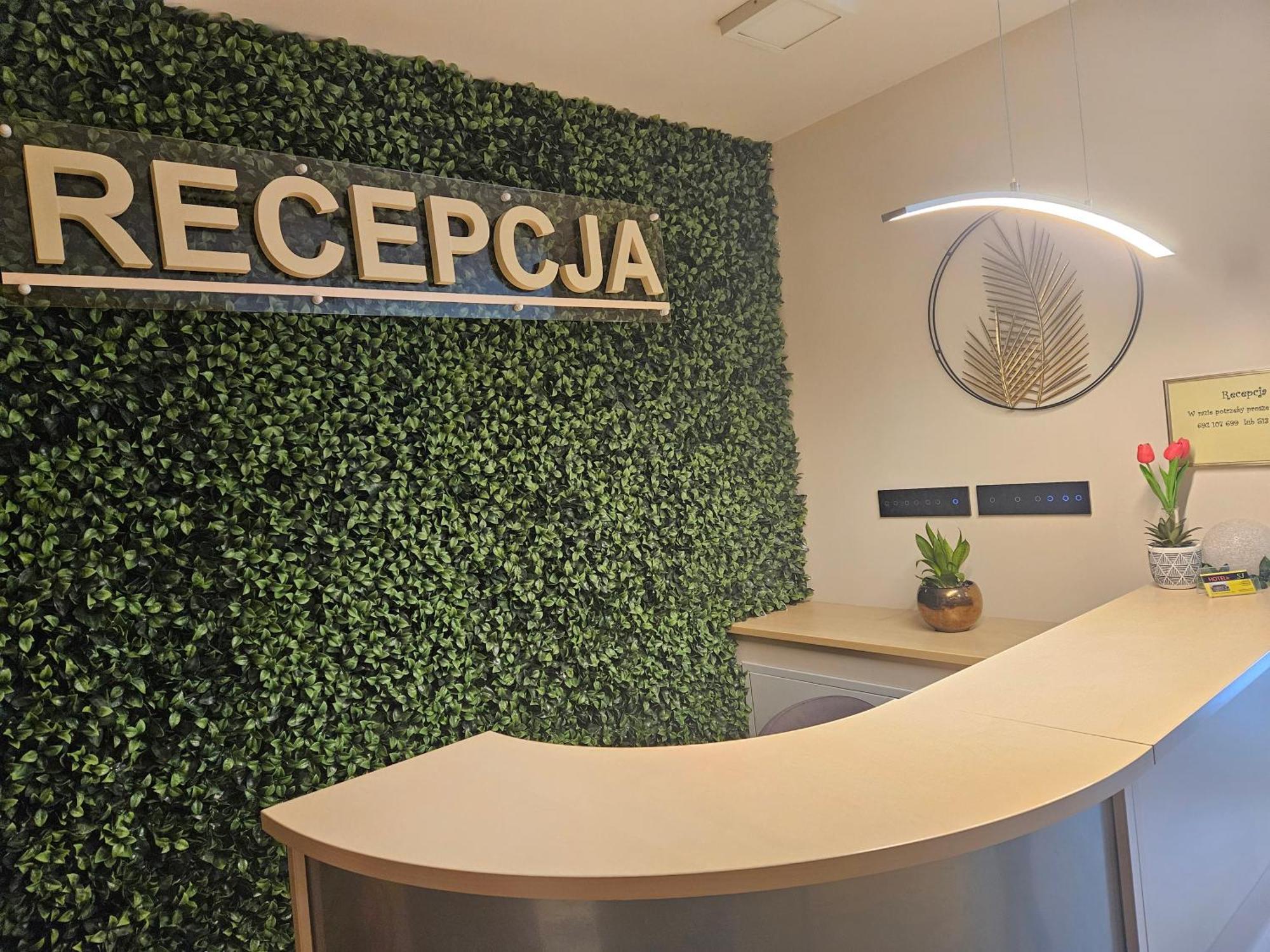 Hotelik Sj Łódź Buitenkant foto