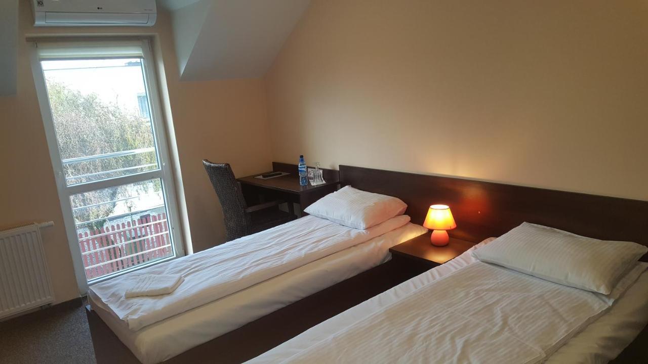 Hotelik Sj Łódź Buitenkant foto